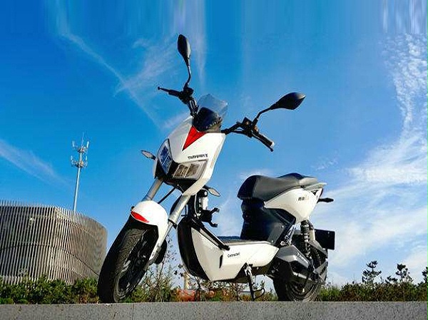 雅迪电动车成功定制星空体育
电动车脚踏板
